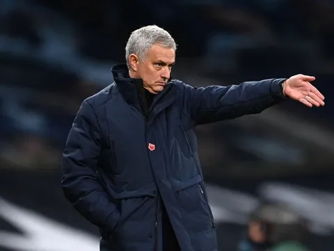 Lập đại công, Mourinho vẫn quyết định chia tay sao trẻ