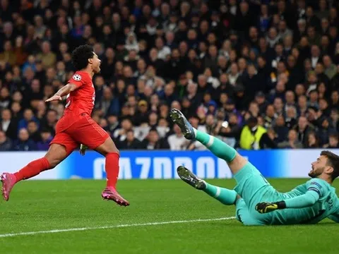 Lập poker, siêu anh hùng của Bayern nói 1 câu khiến Tottenham điếng người