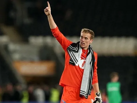 Thủ môn 'khổng lồ' toả sáng ở Championship, Brighton khó lòng giữ chân