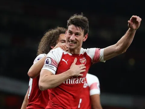 "Thật đáng xấu hổ khi xúi giục Koscielny làm những chuyện đó"