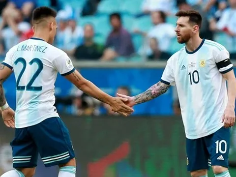 Cựu sao Barcelona: "Thi đấu bên cạnh Messi không dễ dàng"