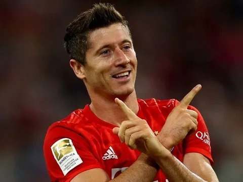 Lewandowski lý giải cho hành động ăn mừng quen thuộc sau khi ghi bàn