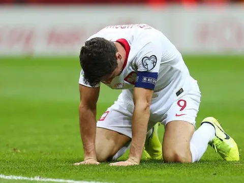 Lewandowski tiếp tục 'tệ hại', Ba Lan đã cảm thấy 'lạnh gáy'