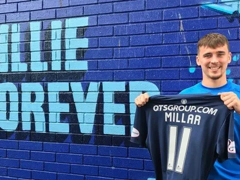 Sao trẻ Liverpool chính thức cập bến Scotland