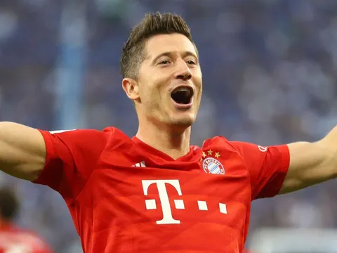 Liên tục chỉ trích chính sách chuyển nhượng, Lewandowski ngay lập tức bị "dằn mặt"