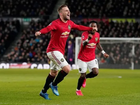 Luke Shaw: "Khá xấu hổ khi cậu ấy cố đòi bàn thắng của tôi"