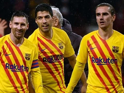 Luis Suarez phản pháo báo chí, bảo vệ các đồng đội giữa tin đồn giảm lương