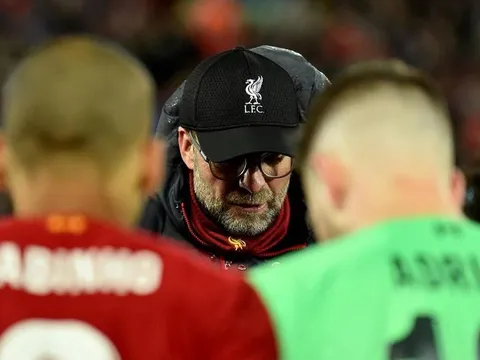 CĐV Liverpool phát cuồng: "Một cỗ máy; Salah không xứng đáng với cậu ấy"
