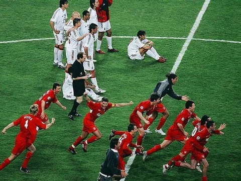 15 năm sau thất bại trước Liverpool, cựu sao AC Milan nói điều thật lòng