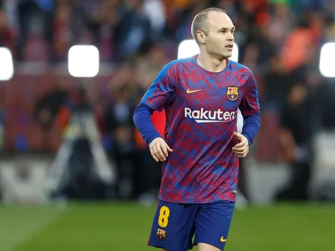 Liverpool bị "doạ" tước ngôi vương NHA, Iniesta phát biểu đầy bất ngờ