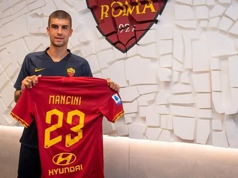 Lộ diện 2 cái tên thay thế Smalling ở AS Roma