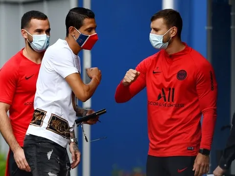 Lộ diện với khẩu trang cực ngầu, dàn sao PSG trở lại sân tập