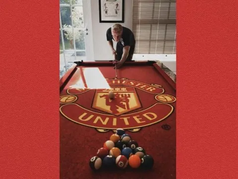 Lộ hình ảnh mới nhất, rõ khả năng Van de Beek rời Man Utd
