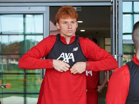 Lộ lý do Liverpool chưa thể ra mắt Van Dijk 2.0