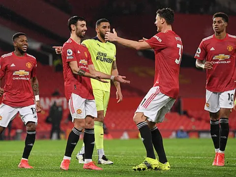 Lột xác ngoạn mục, Man United "nuốt chửng" Newcastle tại OTF