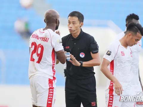 HLV Lê Huỳnh Đức: "Nếu trọng tài cứng hơn, tiền đạo Hải Phòng phải nhận thẻ đỏ"