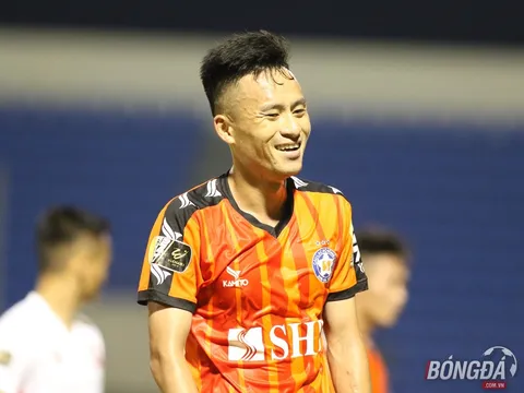 Khoảnh khắc trò cưng Miura tái xuất sân cỏ sau gần 1 năm