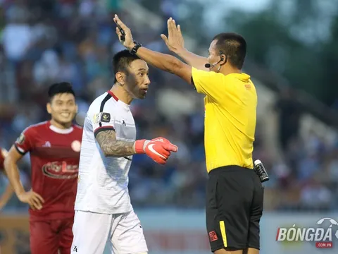 Cựu trọng tài FIFA nói gì về tình huống phạt đền gây tranh cãi khiến TP.HCM thua trận?