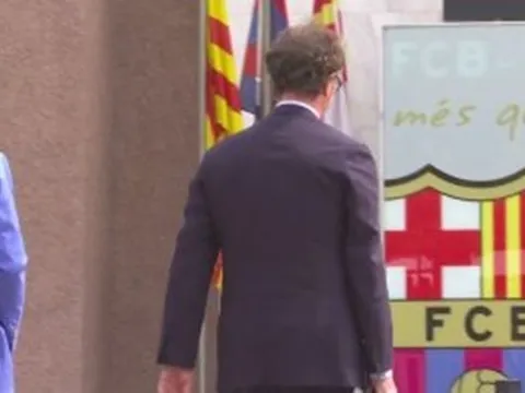 Luật sư xuất hiện tại Barcelona, "bom tấn" cuối hè chỉ chờ ngày kích hoạt