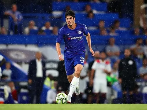 Rời đi sau 10 năm lay lắt, 'người thừa' kể tội Chelsea