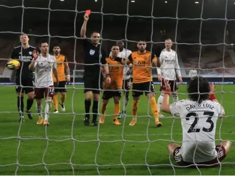 John Terry phá vỡ im lặng về tấm thẻ đỏ của Luiz