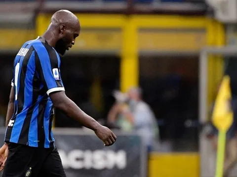 Lukaku chết lặng trước cú sút “thảm họa” của đồng đội