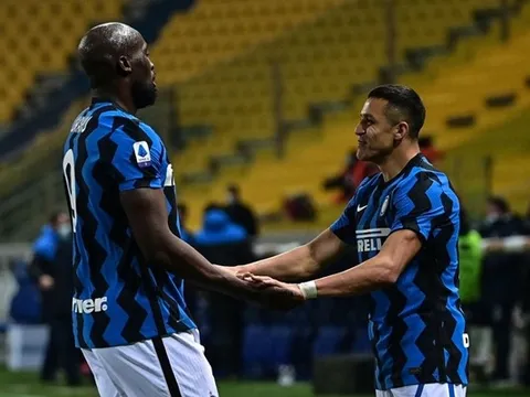 Lukaku khiến NHM phát cuồng với 2 pha kiến tạo cho Alexis Sanchez