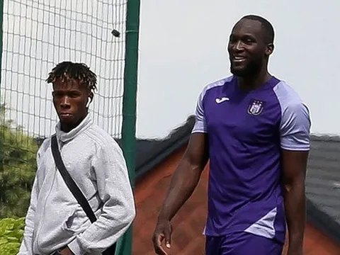 Lukaku ngồi trên đống lửa sau khi Inter bị Man Utd 'phũ phàng'