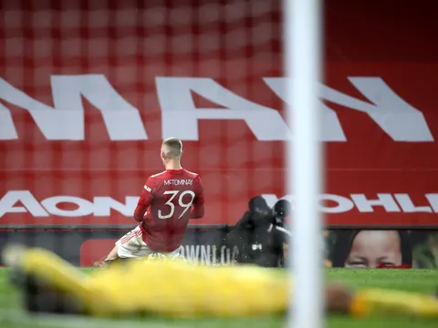 "Mad dog" dứt điểm đẳng cấp, Man Utd thẳng tiến đến Tứ kết FA Cup