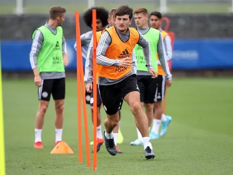 Maguire buồn tiu nghỉu khi "mắc kẹt" ở Leicester City