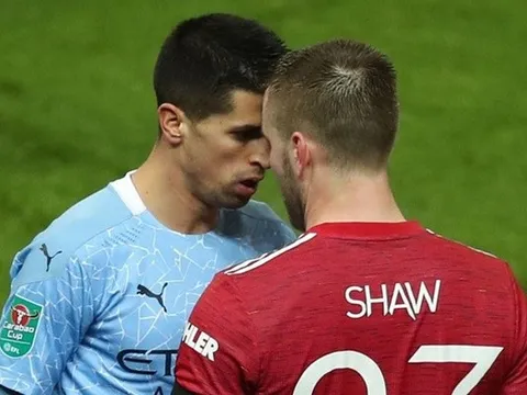 Man City đấu Man United: Sự khác biệt giữa 2 "quái kiệt" hàng thủ