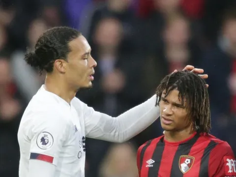 Man City mua Ake, Van Dijk lập tức nói 1 câu
