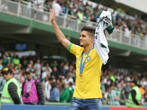 Man City quá nhanh, thâu tóm 'Alves đệ nhị' bằng hợp đồng 5 năm