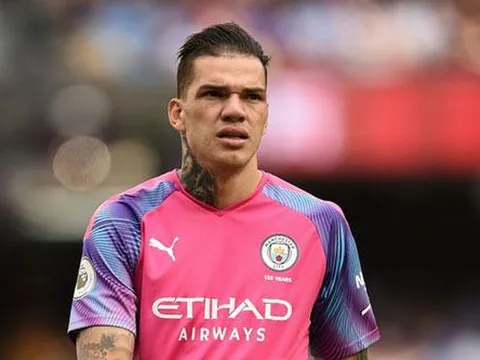 Húc đồng đội phải nhập viện, Ederson đăng 1 bức ảnh xóa tan mọi vấn đề