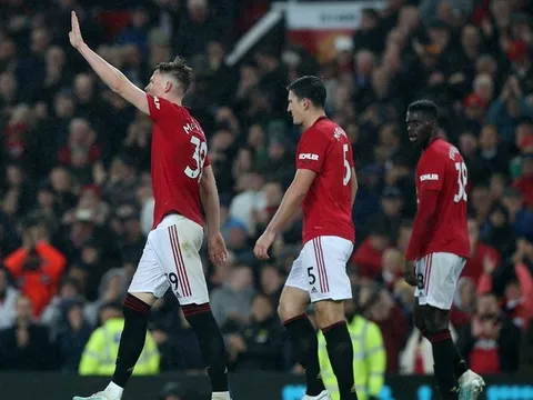 Fan Man Utd: 'Còn điều gì cậu ta không thể làm không?'