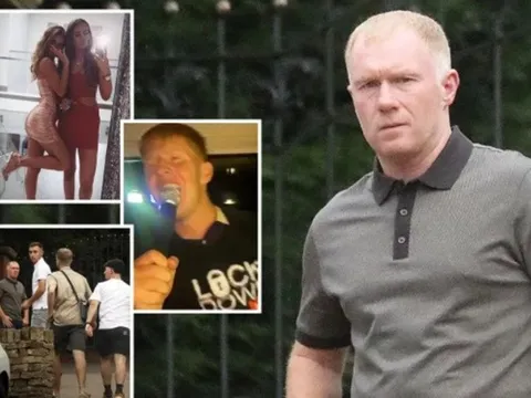 Chơi lớn bất chấp chiều quý tử, Paul Scholes bị cảnh sát hỏi thăm