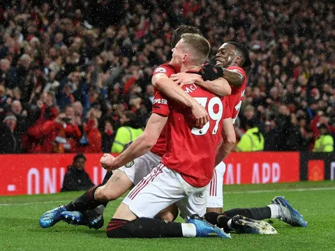 Man United quật ngã Man City: Còn hơn một chiến thắng!