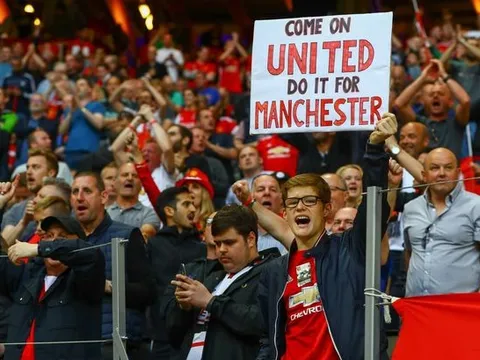 Man United tìm kiếm fan 'cứng', trả lương 100 nghìn bảng Anh