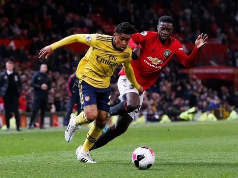 Fan Man Utd tức giận: 'Cậu ta làm vấy bẩn đội bóng'