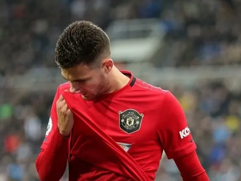 Mặc Barca, Man Utd chốt tương lai 'cục cưng của Mourinho'