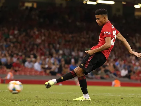 Man Utd mất 7 trụ cột, Solskjaer dùng đội hình nào đấu Leicester City?