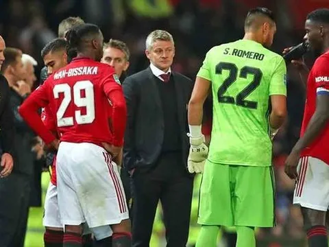 "Tất cả những điều đó tạo nên vấn đề của Man Utd"