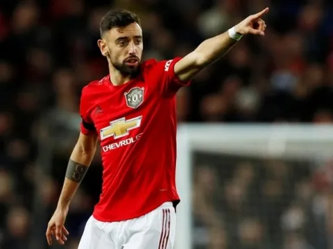 Man Utd sẵn có phương án thay thế Fernandes tốt hơn Van de Beek