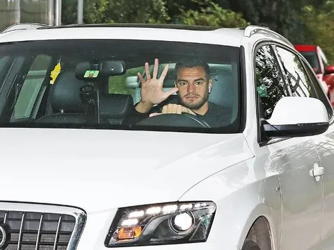 Man Utd tới Carrington, sẵn sàng chinh phục Europa League