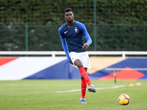 Gạt Maguire, mua 'kim cương' 35 triệu: Man Utd đang đánh lừa tất cả?