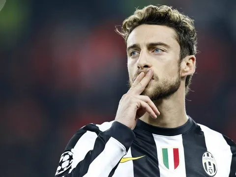 CHÍNH THỨC: 'Hoàng tử nhỏ' thành Turin giải nghệ