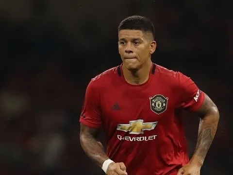 Marcos Rojo đã gây sốc trong 45 phút đầu trận Man Utd - Rochdale