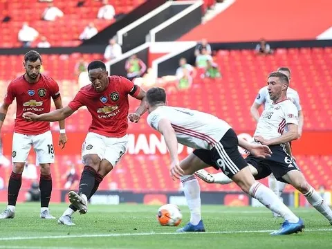 Martial lập hat-trick, Man Utd 'làm gỏi' Sheffield