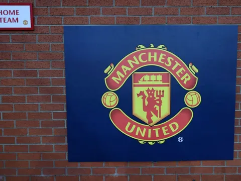 Martial trở lại, Man Utd vẫn chưa hết đau đầu