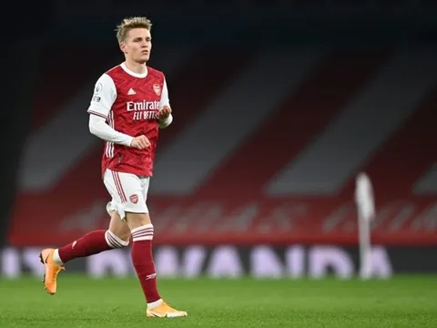 Aubameyang nhấn chìm Benfica, Martin Odegaard như 'phát điên'